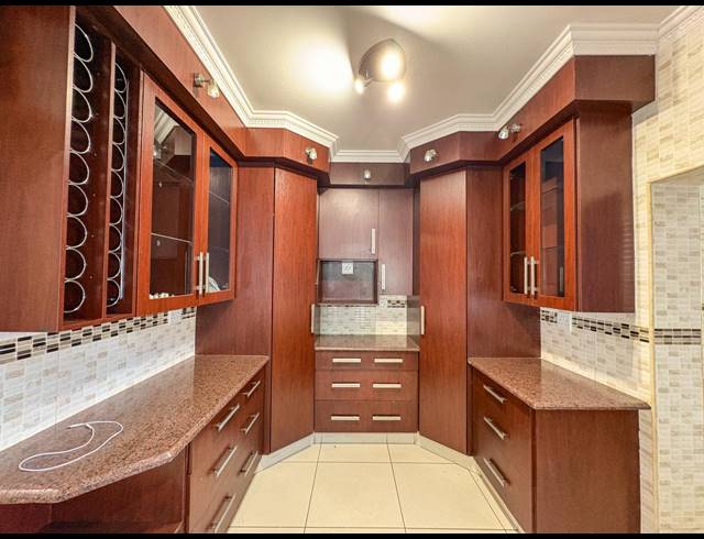 5 BEDROOM HOUSE FOR SALE IN HELDERWYK